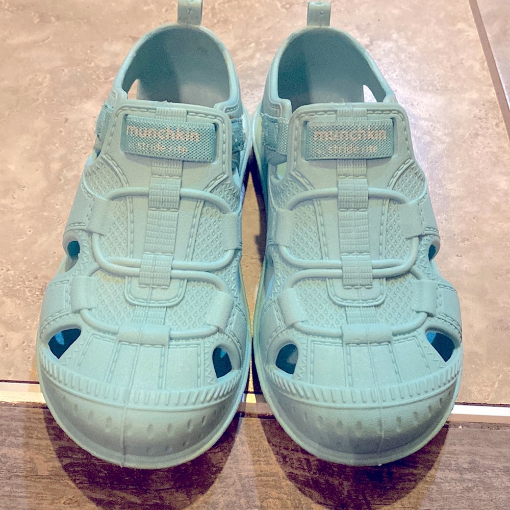 GUC Little Kid Size 12 Stride Rite Water Shoe